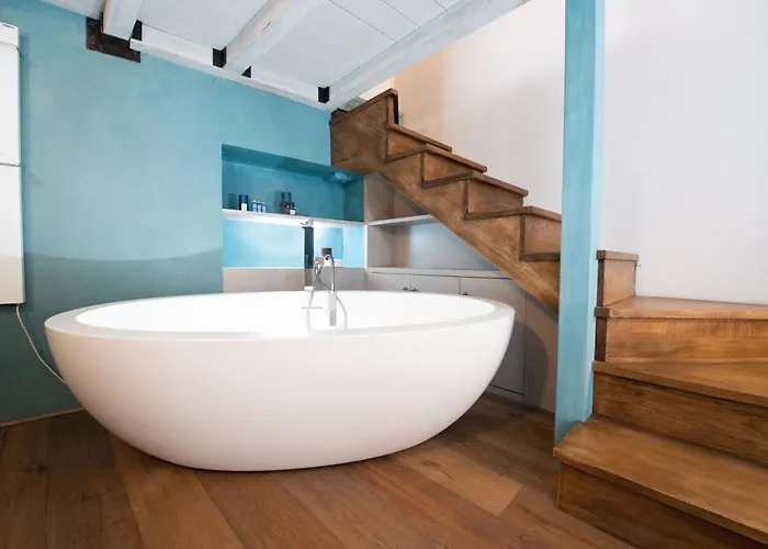 Design Near Spanish Step * Rome